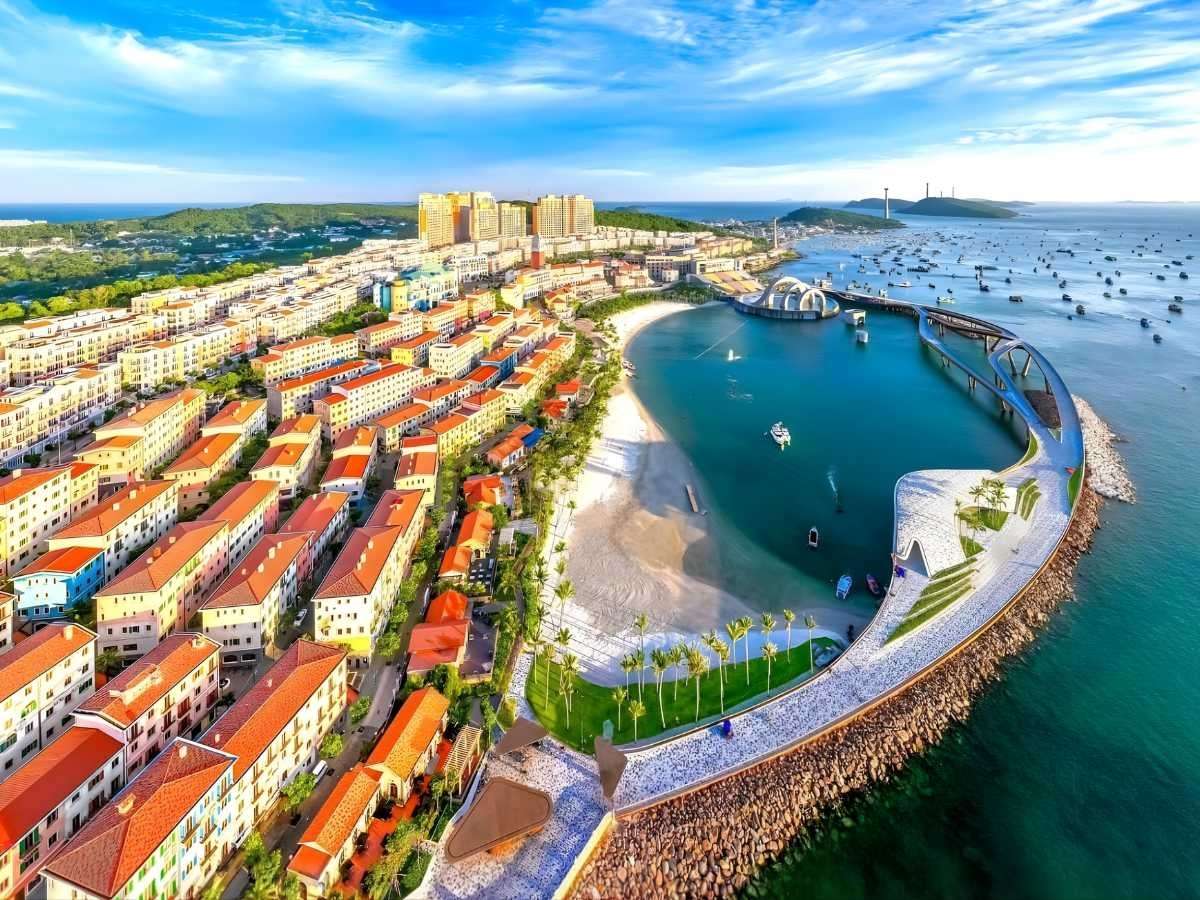 Sunset Town nằm tại khu vực Nam đảo Phú Quốc