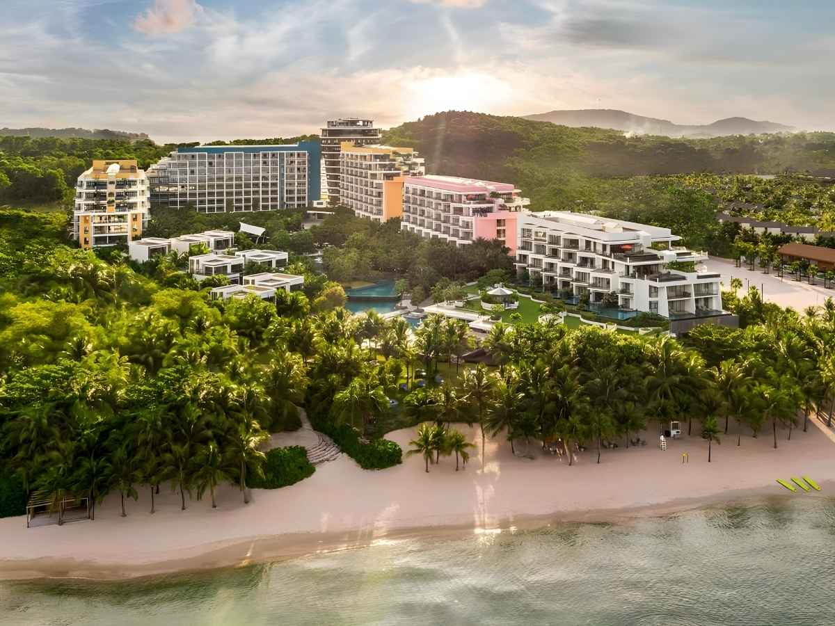 Premier Residences Phu Quoc Emerald Bay nằm ngay khu vực Bãi Kem