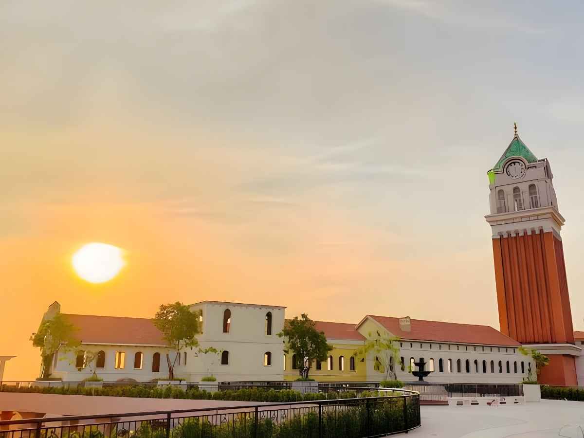 Sunset Town nằm tại Đặc Khu Phú Quốc, nơi tập trung nhiều hoạt động du lịch