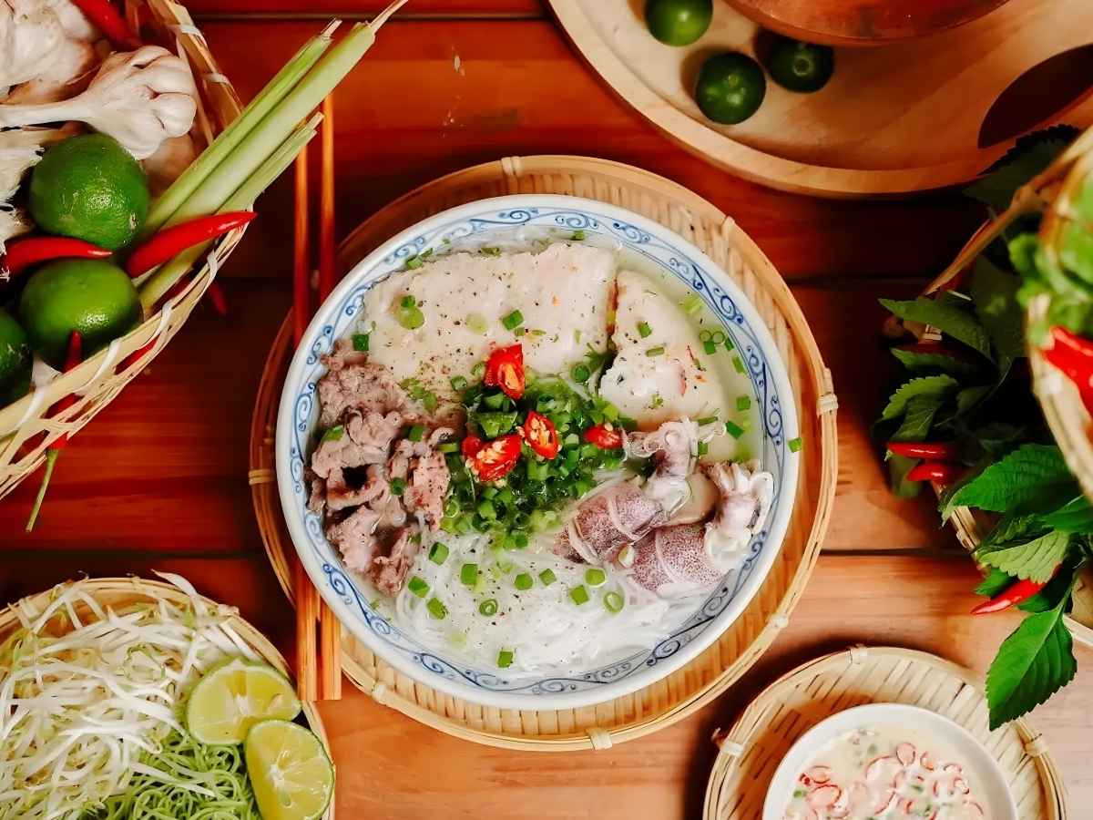 Bún quậy là món ăn đặc trưng của Phú Quốc