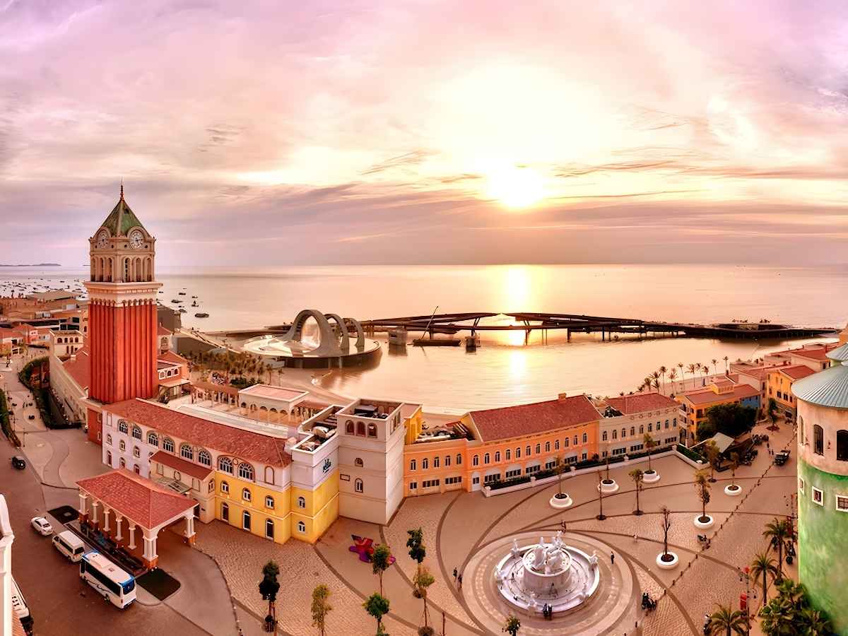 Sunset Town Phú Quốc nằm tại khu vực Nam đảo, thuộc Đặc Khu Phú Quốc