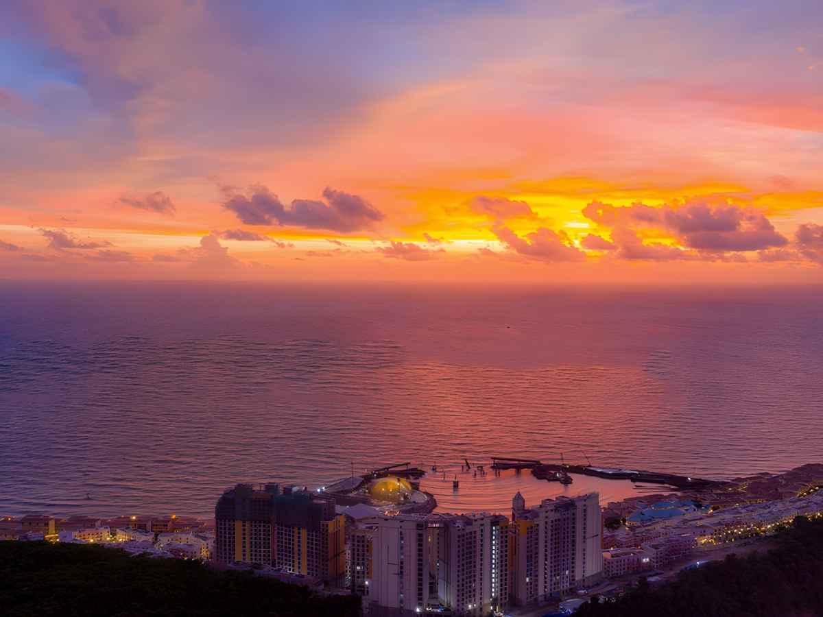 Sunset Town được xây dựng tại vị trí có tầm nhìn trực tiếp ra phía Tây Nam