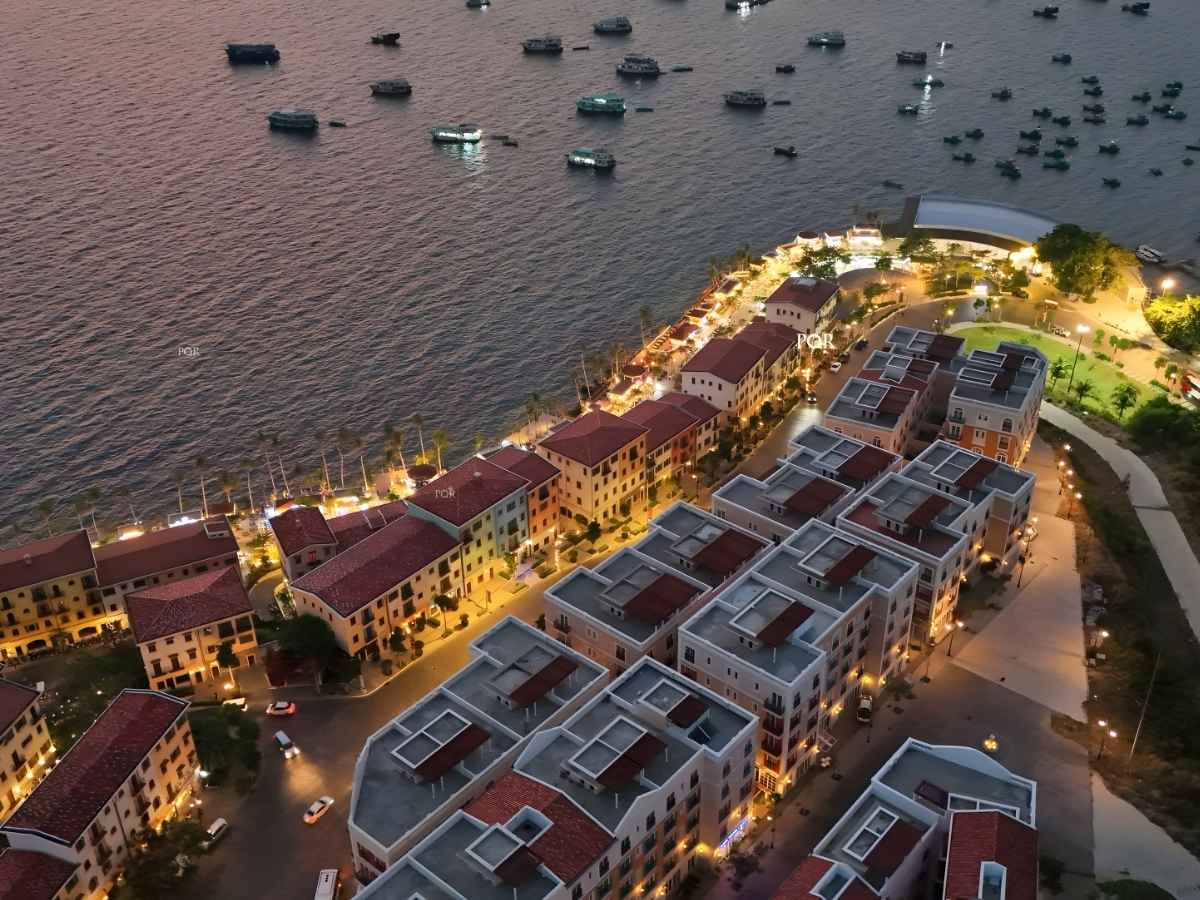 Sunset Town bước vào thời điểm nhộn nhịp với ánh sáng nghệ thuật
