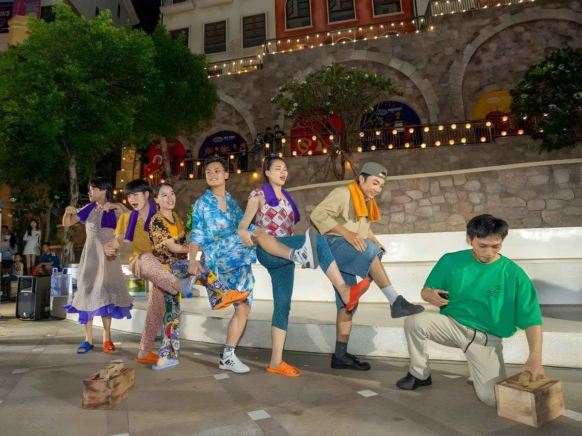 Không gian mở tại Sunset Town đem đến nhiều hoạt động thú vị