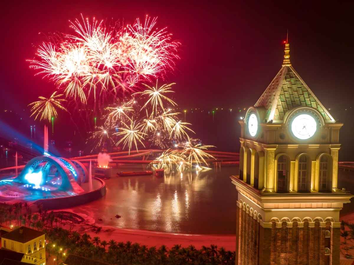 Buổi tối dành thời gian đi dạo quanh thị trấn Hoàng Hôn