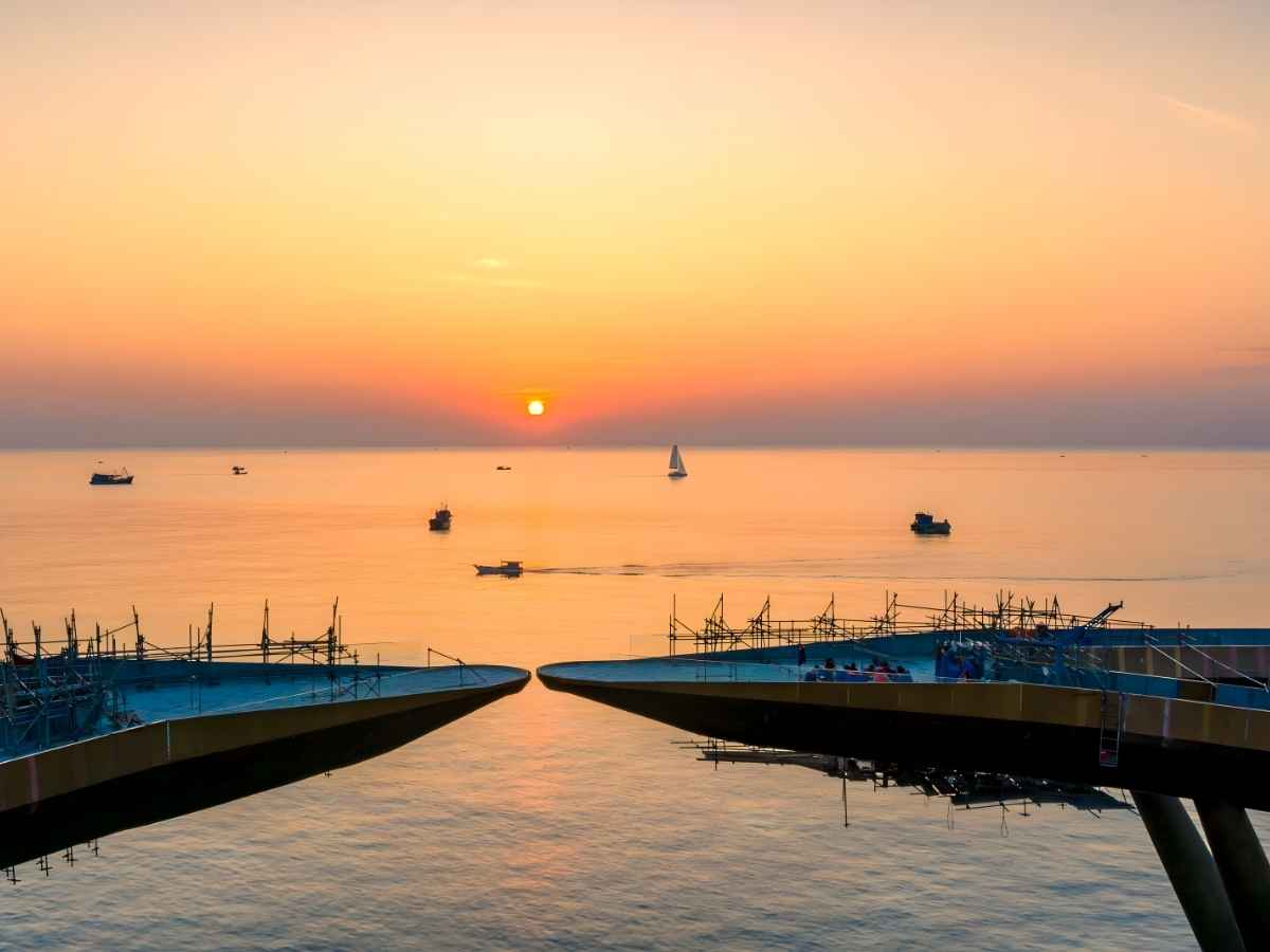 Thời điểm hoàng hôn sẽ tạo nên một không gian lý tưởng để chụp ảnh cưới