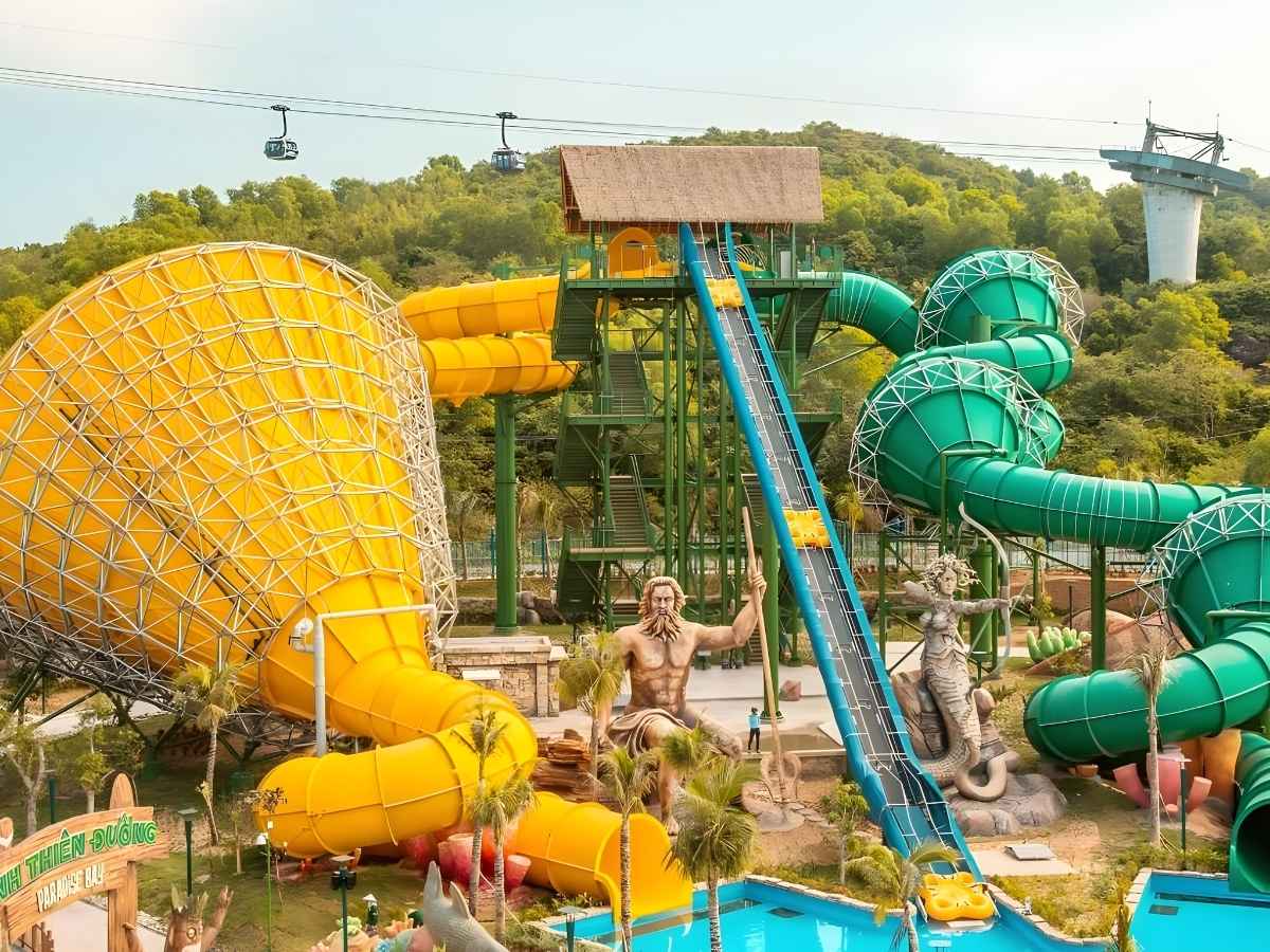 Trải nghiệm tuyến cáp treo đến công viên nước Aquatopia