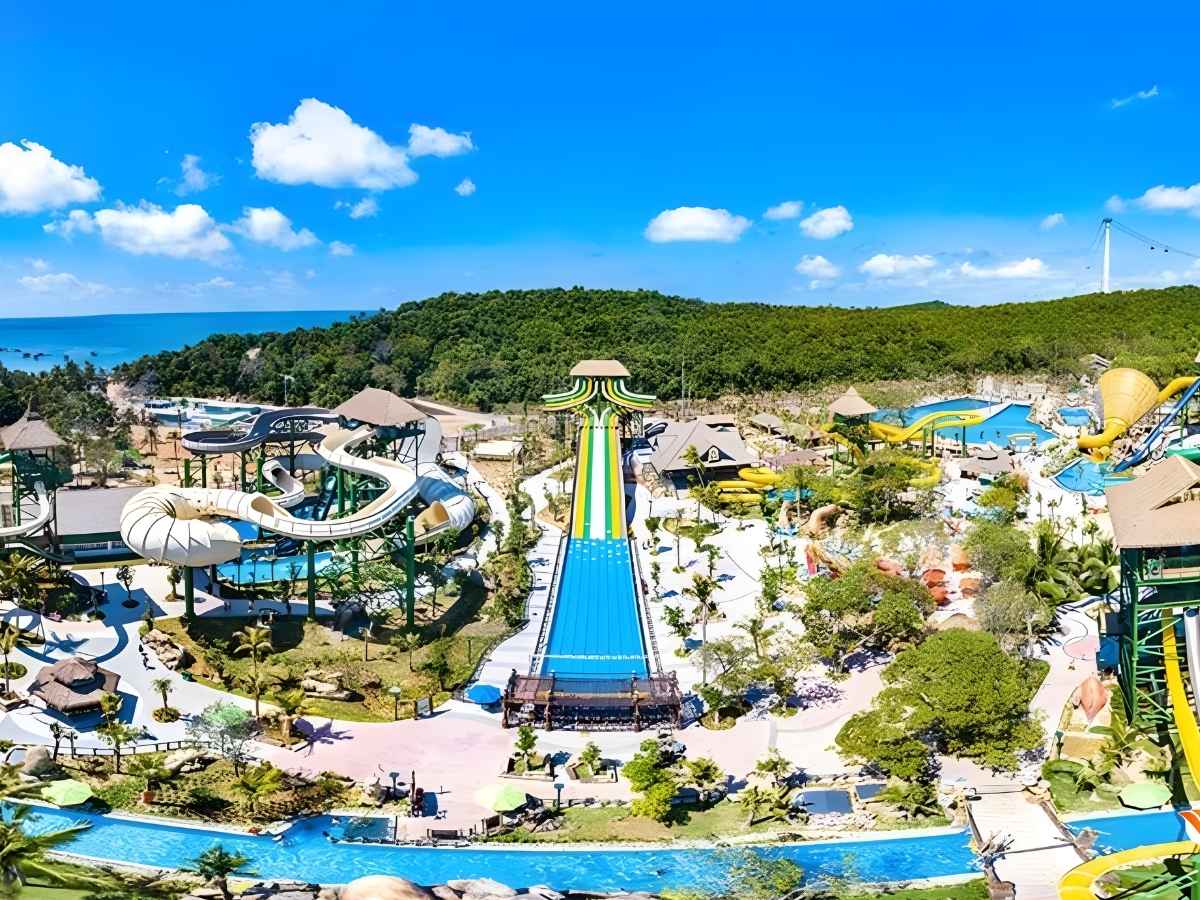 Tham quan không gian đầy sôi động tại Sun World Hon Thom