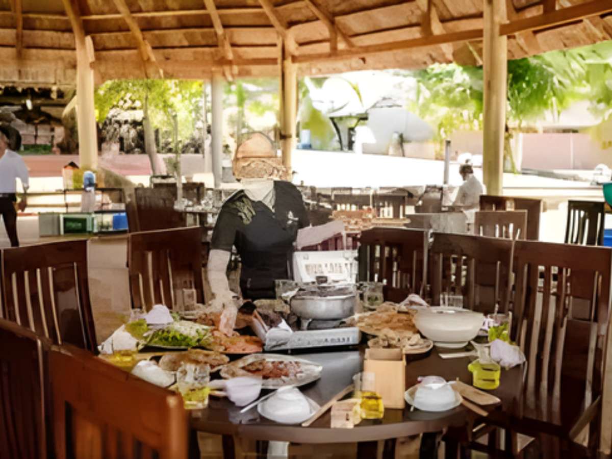 Không gian quán ăn gần Bãi Sao mang phong cách mộc mạc, giản dị