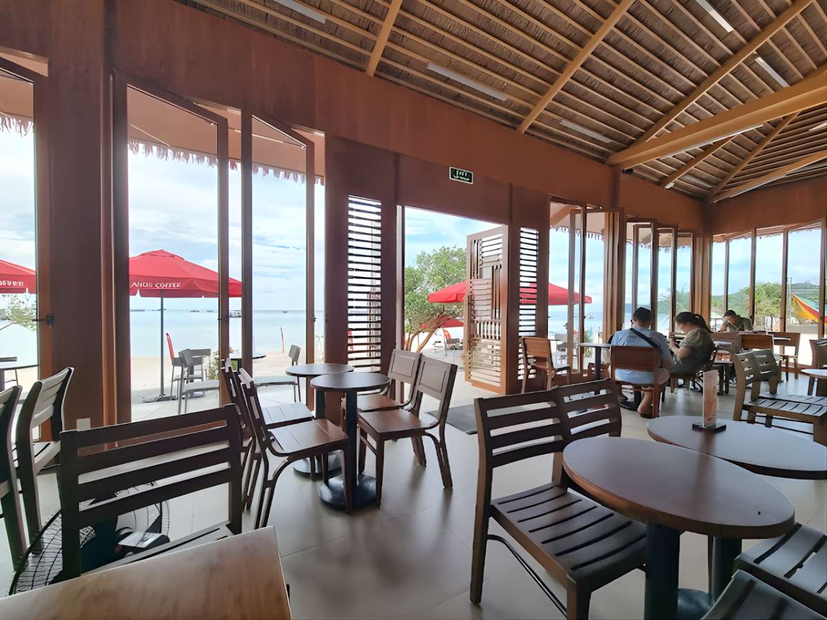 Coffee Station Bãi Sao là một quán cafe gần Bãi Sao Phú Quốc
