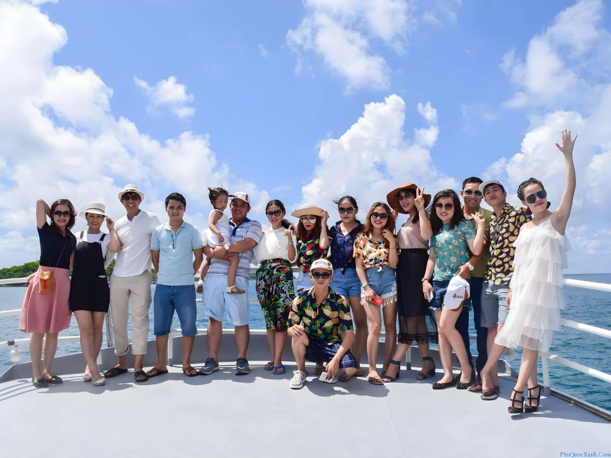 Số lượng khách trong đoàn là yếu tố quan trọng quyết định giá tour