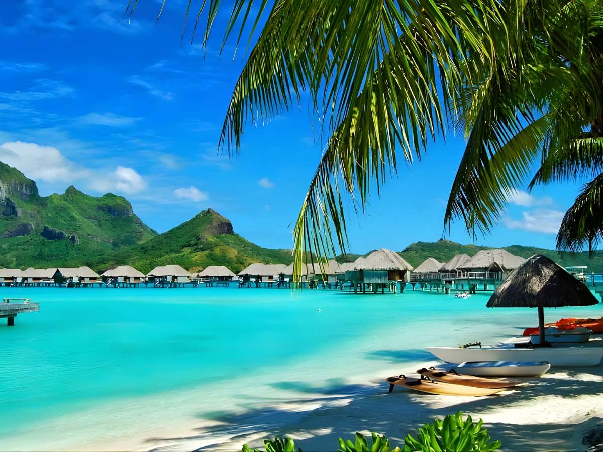 Phú Quốc có khí hậu nhiệt đới gió mùa với hai mùa rõ rệt