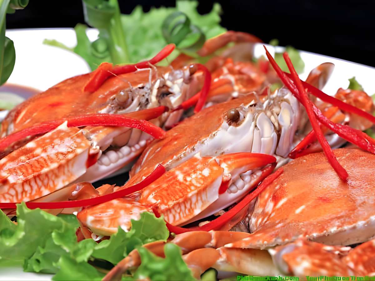 Ghẹ Hàm Ninh nổi tiếng nhờ thịt chắc và vị ngọt đặc trưng của vùng biển Phú Quốc