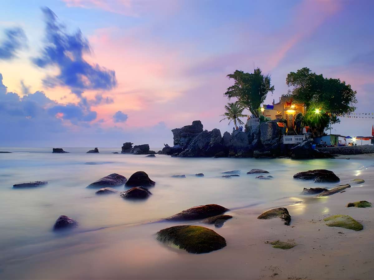 Thời gian lý tưởng để ghé thăm dinh Cậu là vào buổi chiều muộn