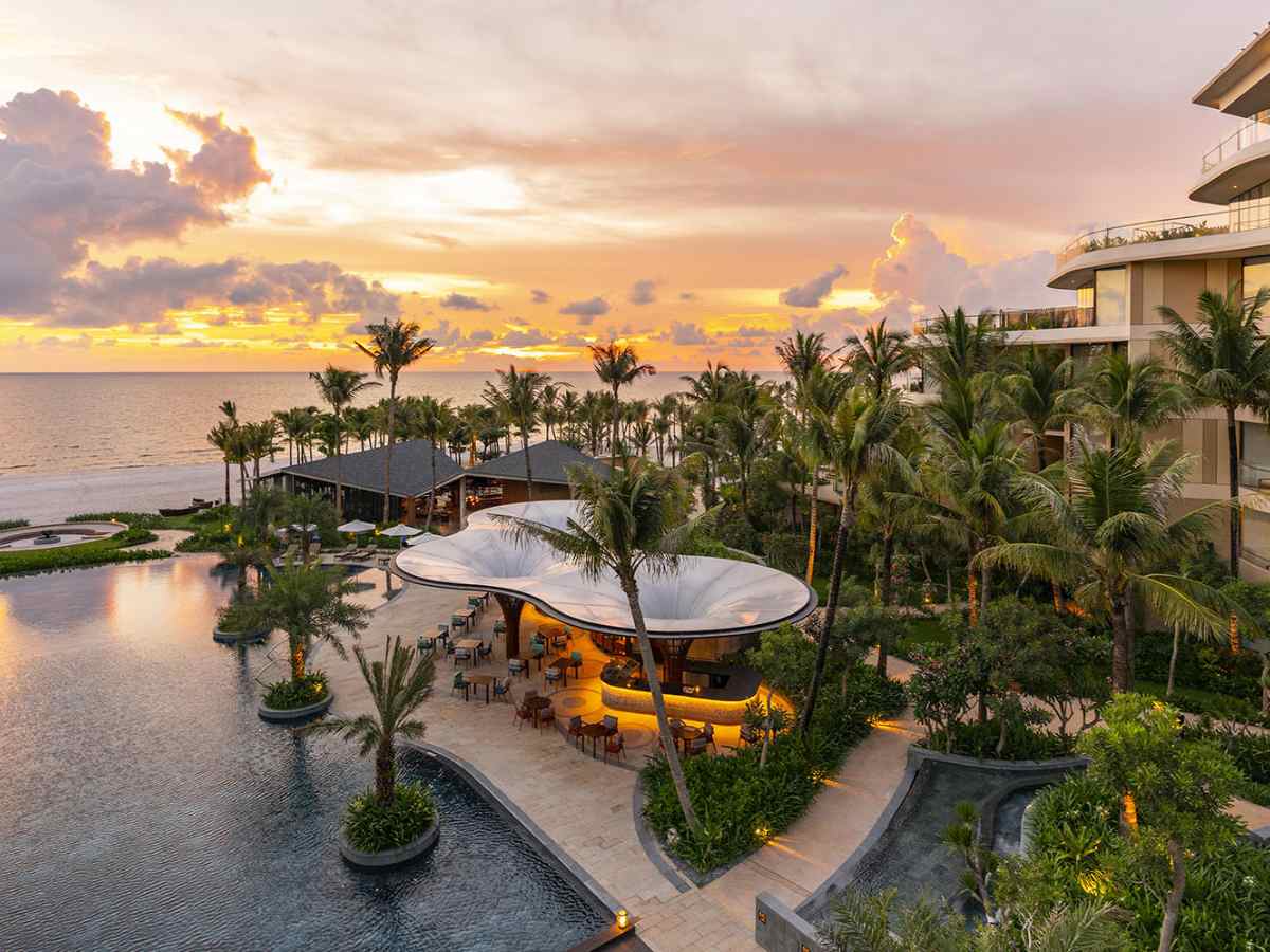 InterContinental Phu Quoc Long Beach Resort là khu nghỉ dưỡng 5 sao tại bãi Trường.