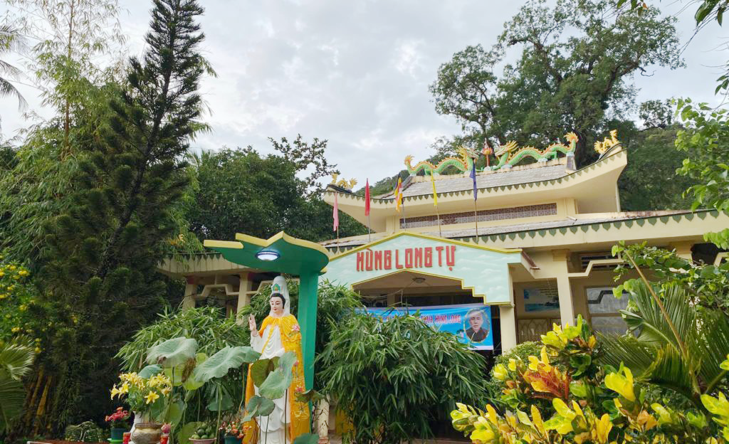Chùa Sư Muôn là điểm đến vãn cảnh và cầu bình an nổi tiếng tại Bắc đảo.