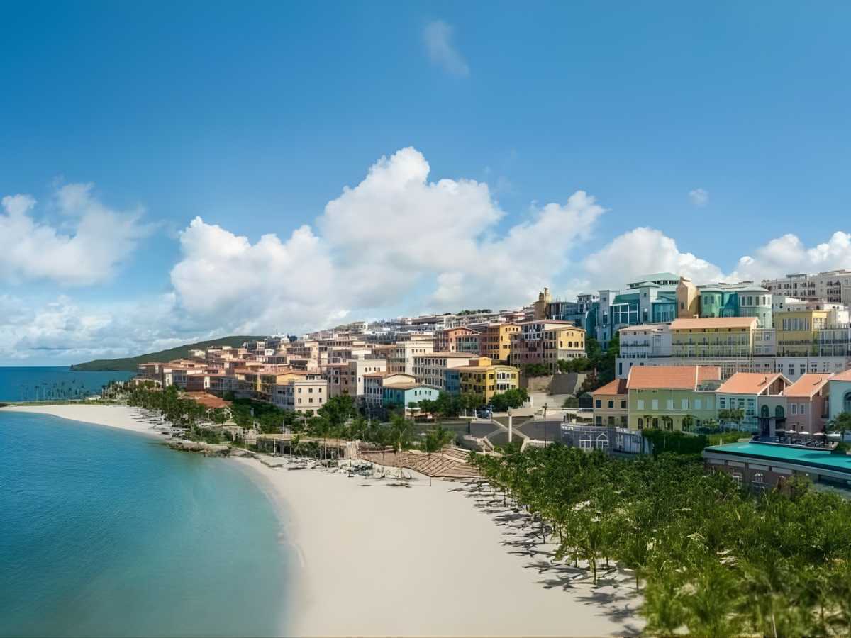 La Festa Phu Quoc Curio Collection by Hilton nằm gần khu vực Thị trấn Hoàng Hôn.