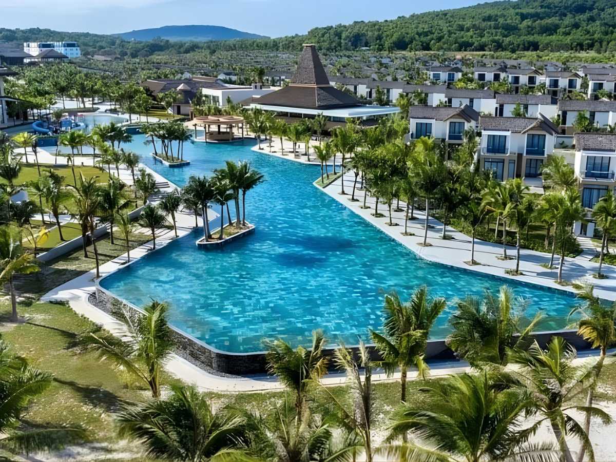 New World Phu Quoc Resort được xây dựng theo phong cách làng chài Việt Nam.