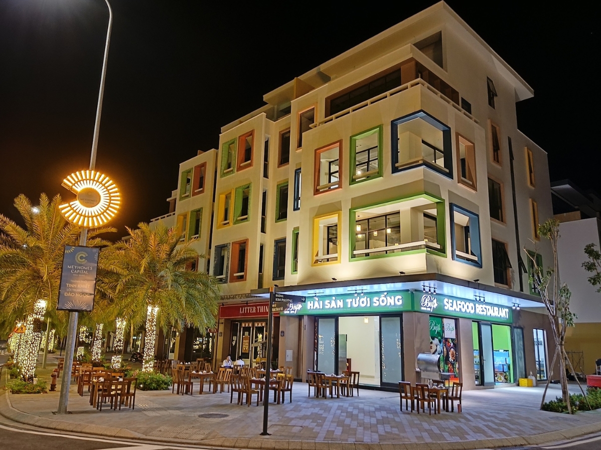 Nhà hàng Búp Restaurant với không gian hiện đại và thực đơn đa dạng.