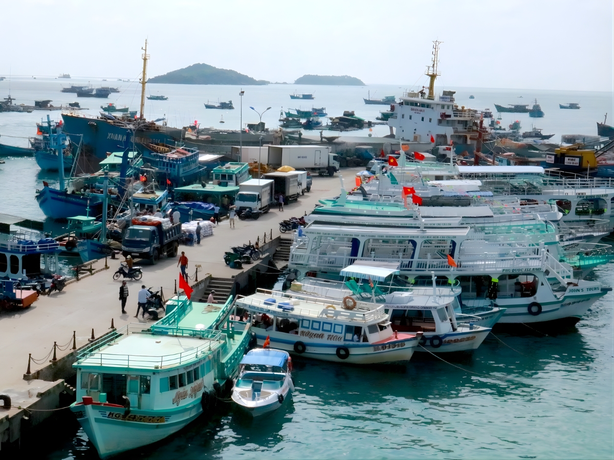 Du khách có thể trực tiếp mua vé tàu đi Thổ Chu tại cảng An Thới.