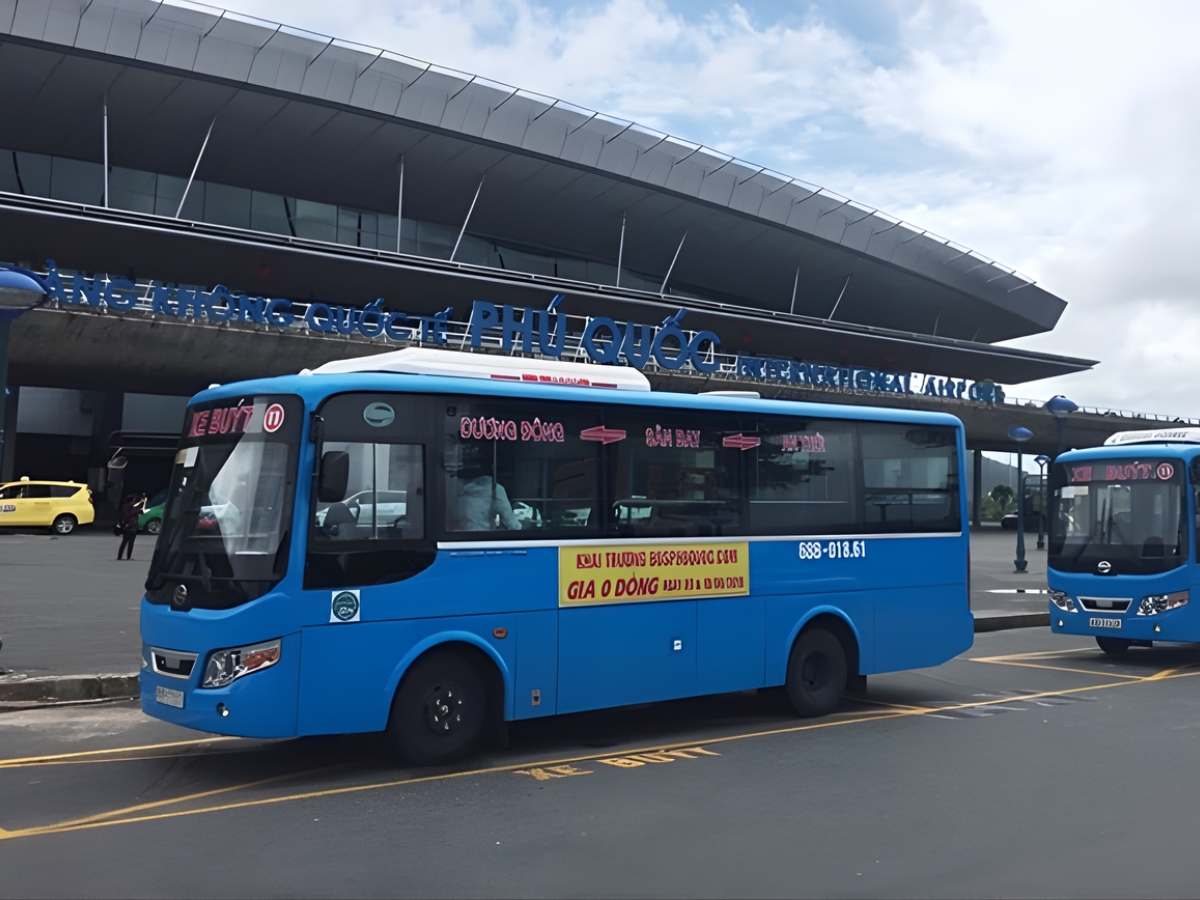 Du khách nên chuẩn bị sẵn tiền mặt để thanh toán khi di chuyển bằng xe buýt.