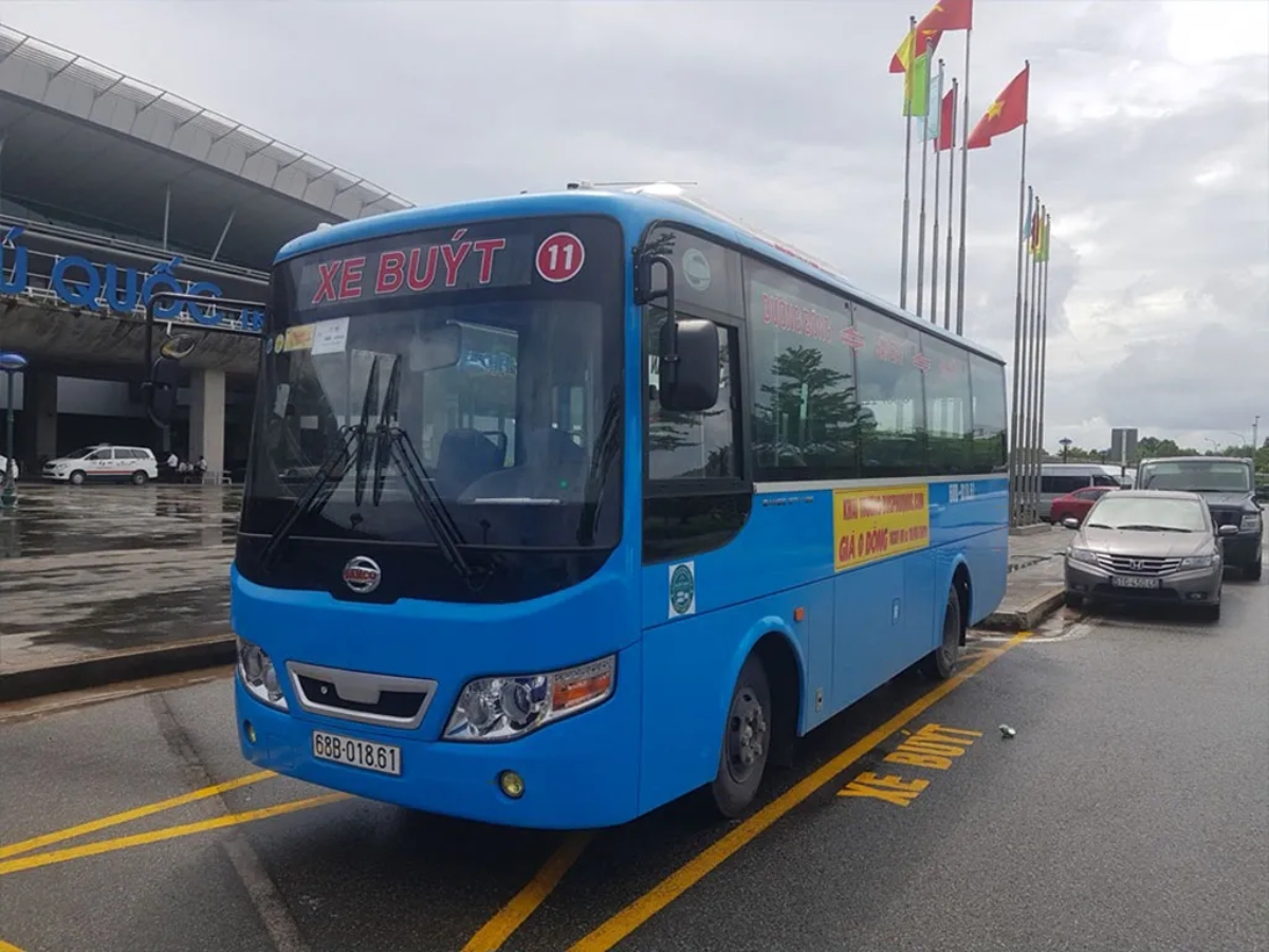 Tuyến xe buýt số 11 chạy xuyên suốt từ Dương Đông qua Sân bay quốc tế Phú Quốc đến An Thới.