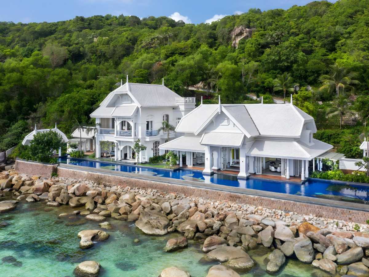 Nghỉ dưỡng tại resort ven biển là xu hướng phổ biến khi đến Phú Quốc.