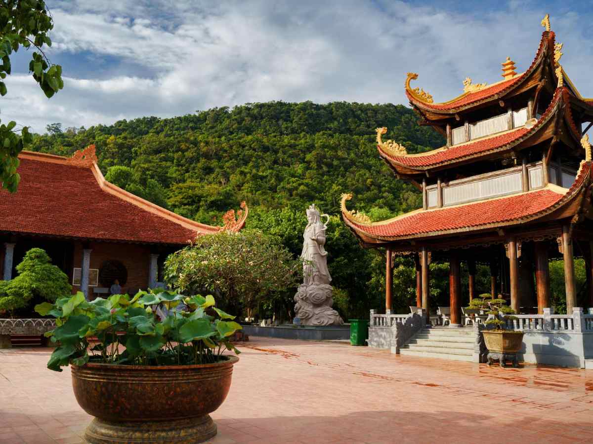 Chùa giữ vai trò quan trọng trong sinh hoạt văn hóa và tín ngưỡng địa phương.