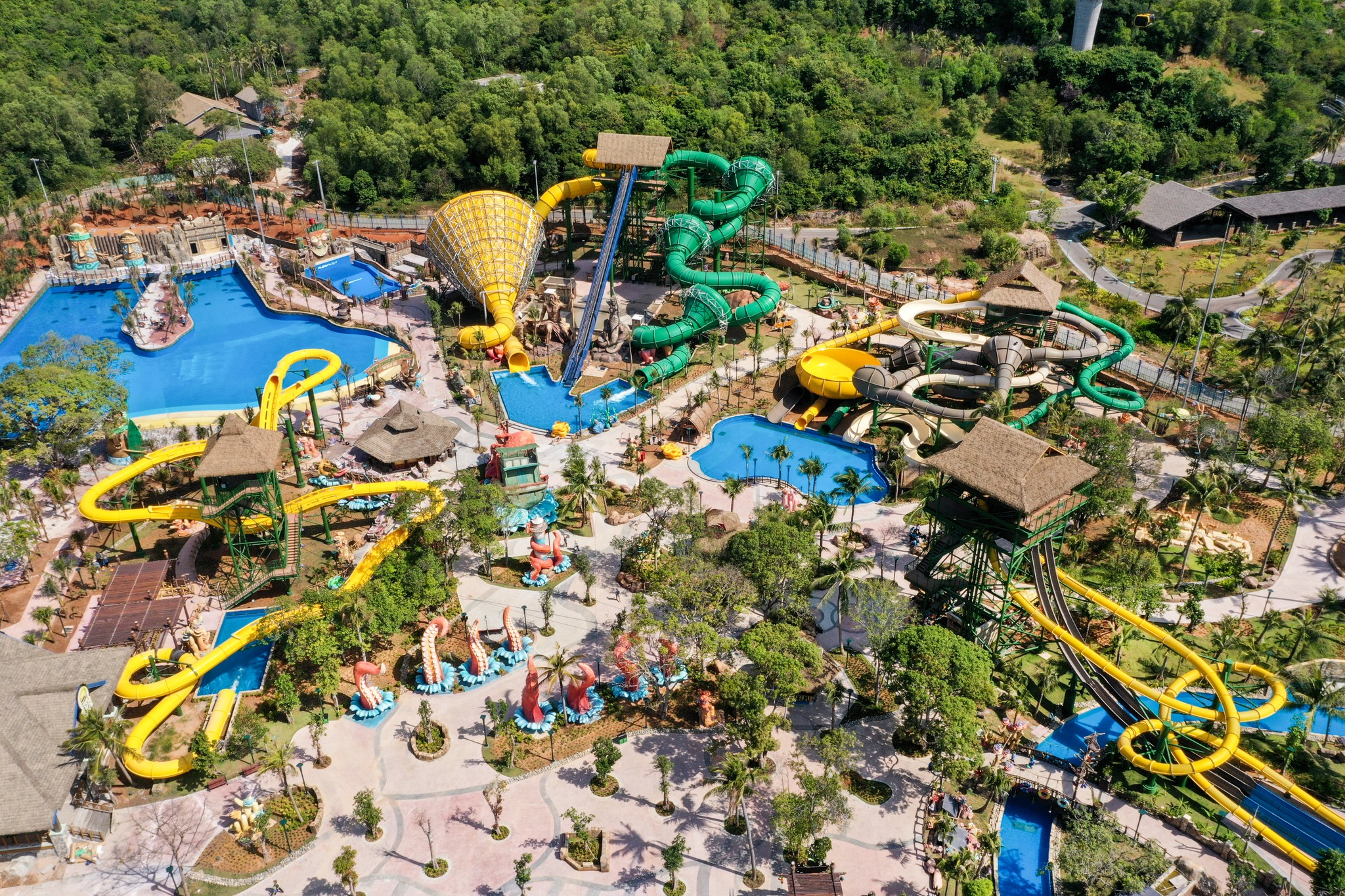 Du khách trải nghiệm Sun World Hon Thom