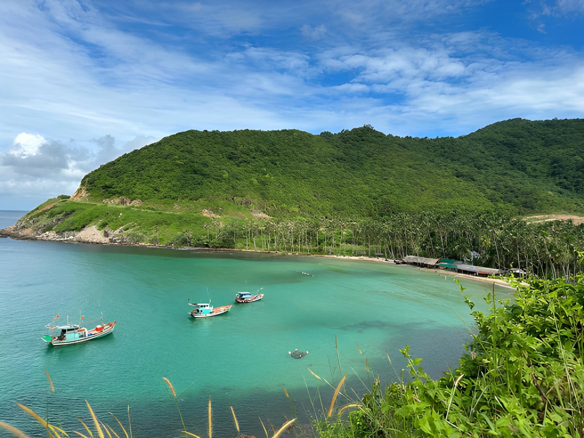 Ngư dân Nam Du sinh hoạt và đánh bắt trên vùng biển đảo