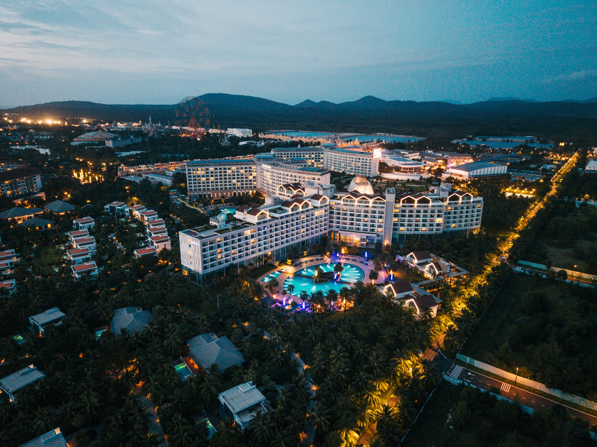 Staying at resorts near Vung Bau Golf Course helps visitors save considerable travel time.