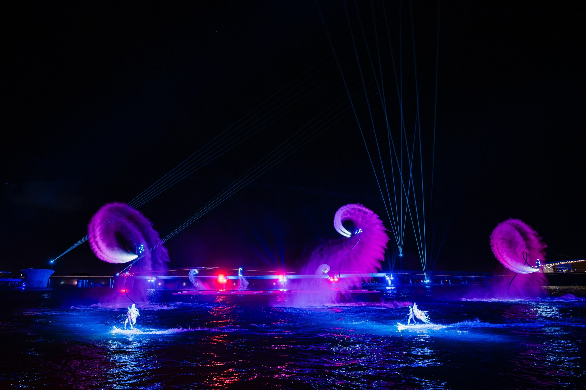 Màn trình diễn độc đáo trong show Bản giao hưởng đại dương.