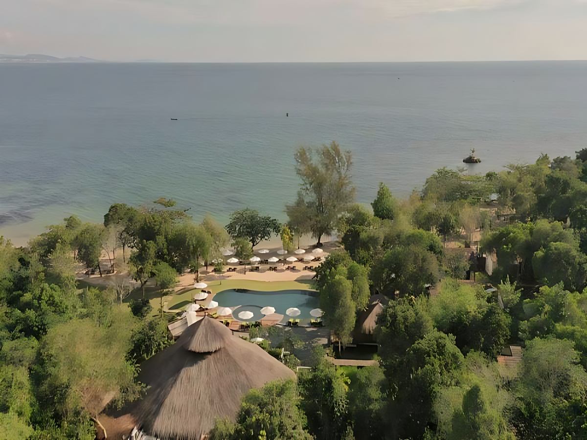 Green Bay Phu Quoc Resort & Spa giữa rừng và biển. 
