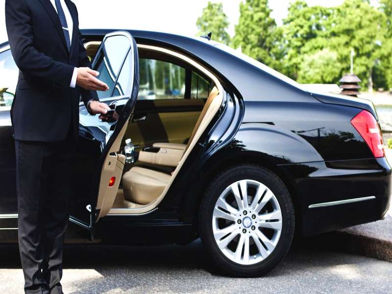 Khách sạn Phú Quốc hỗ trợ đưa đón giúp di chuyển thuận tiện hơn.