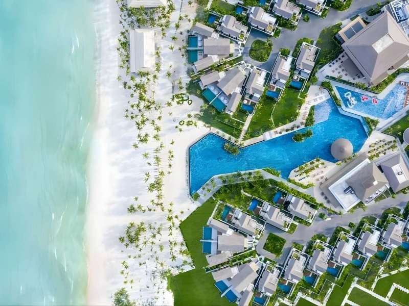 Sheraton Phu Quoc Long Beach Resort gần sân golf, nghỉ dưỡng cao cấp.