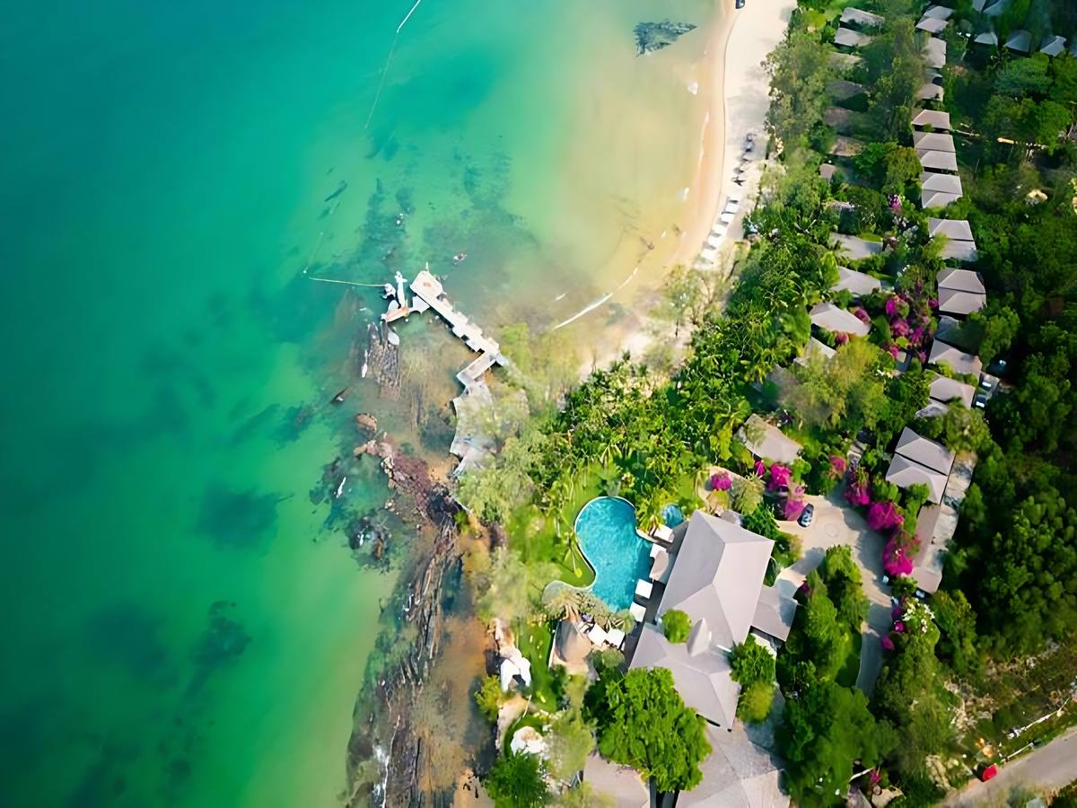 Ocean Bay Resort Phu Quoc gần sân golf, nghỉ dưỡng yên tĩnh.