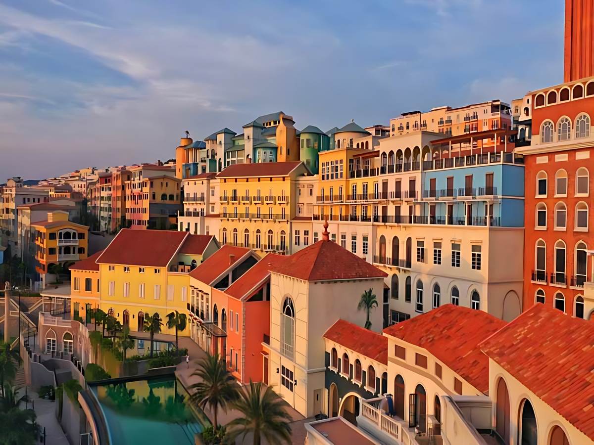 Nam đảo Phú Quốc nổi bật với kiến trúc Địa Trung Hải và công trình check-in. 