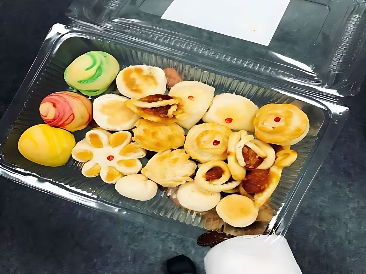 Bánh khéo Phú Quốc nhỏ xinh nhiều màu vị ngọt thanh.