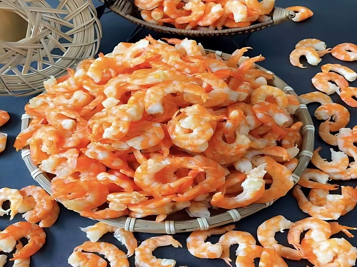 Hải sản khô Phú Quốc như mực một nắng hay tôm khô được ưa chuộng. 