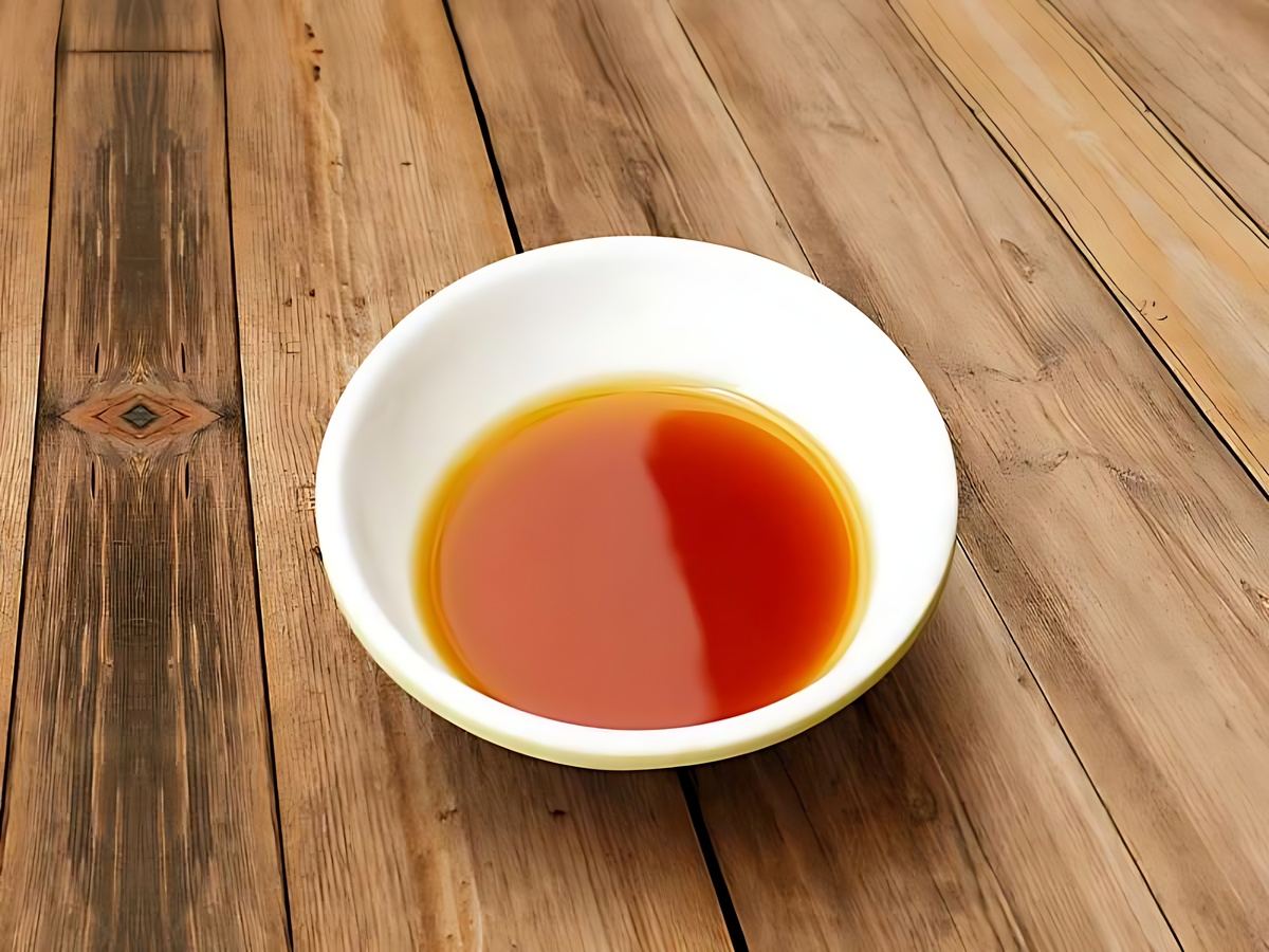 Nước mắm Phú Quốc nổi tiếng nhờ hương vị đậm đà. 