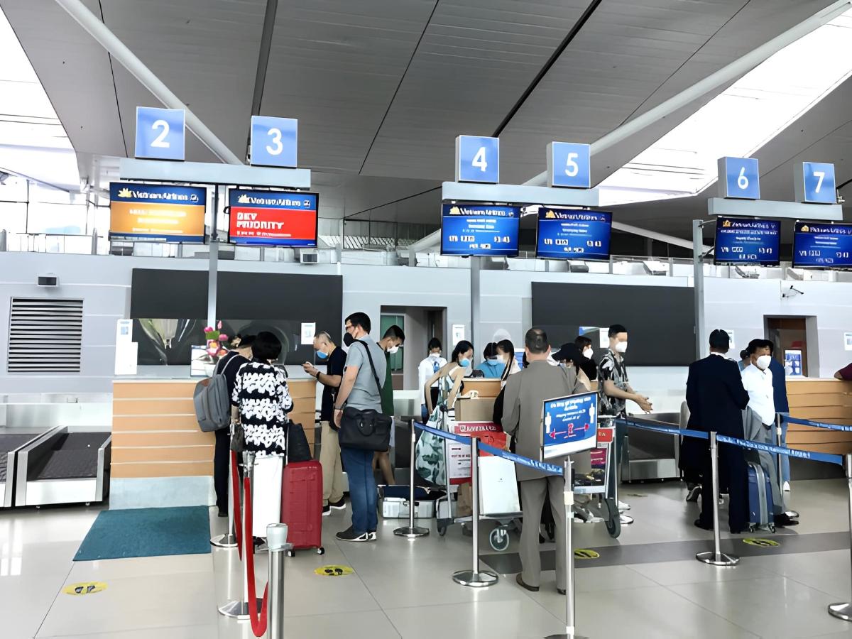 Nhận hành lý đổi tiền và mua sim tại sân bay Phú Quốc nhanh chóng