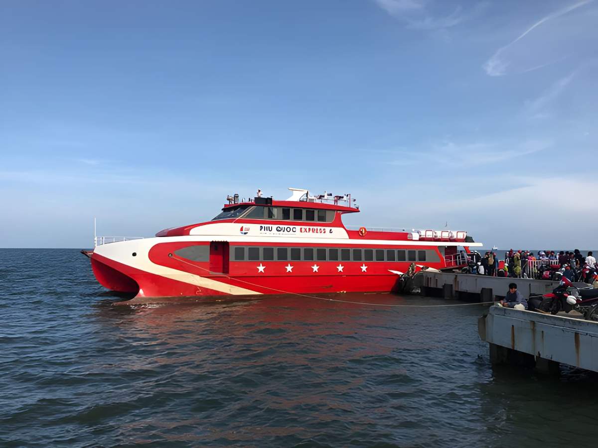Tàu cao tốc Superdong và Thạnh Thới chạy tuyến Hà Tiên Phú Quốc. 