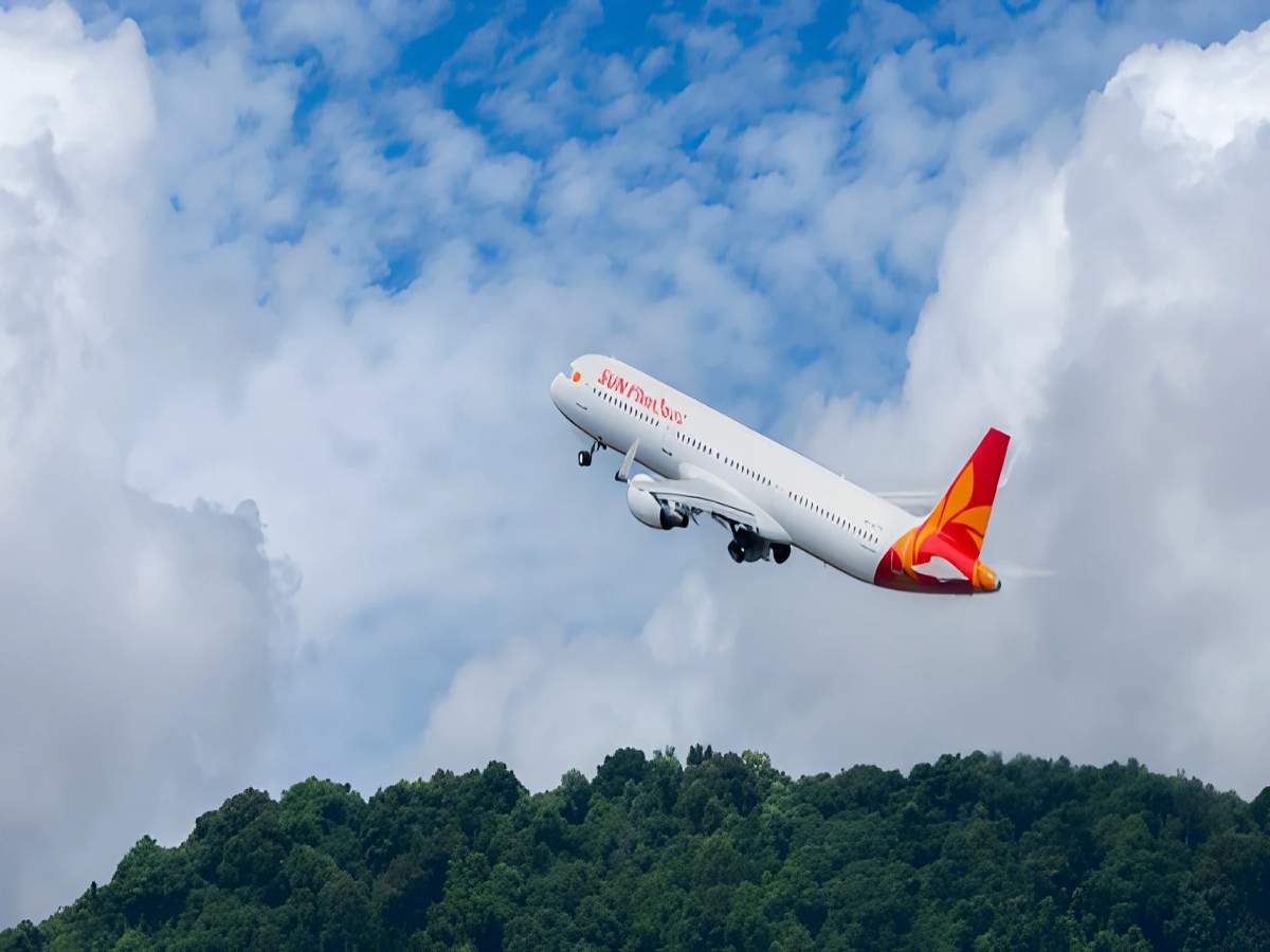 Kết hợp chuyến bay Sun PhuQuoc Airways và thuê xe di chuyển thuận tiện.