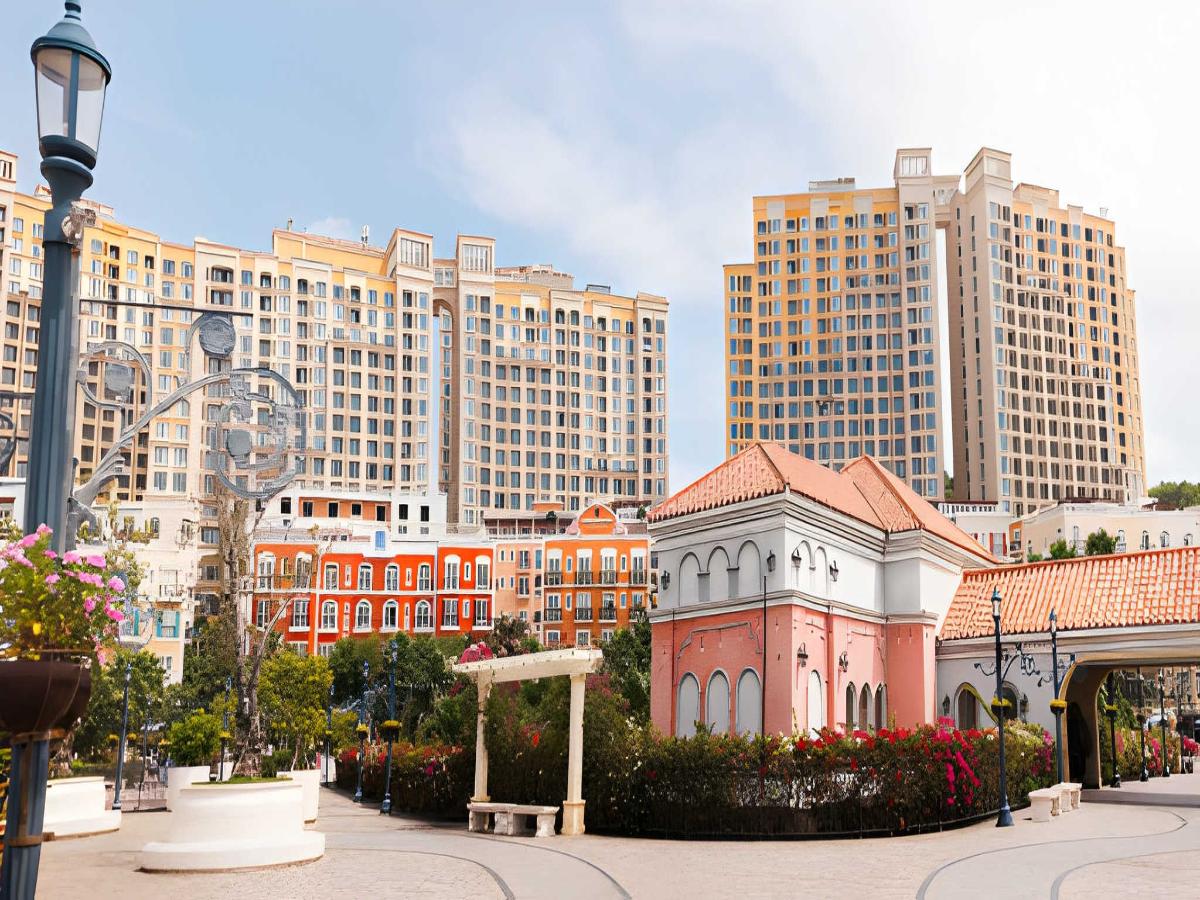 Kiến trúc Nam đảo nổi bật với phong cách Địa Trung Hải và Cầu Hôn.