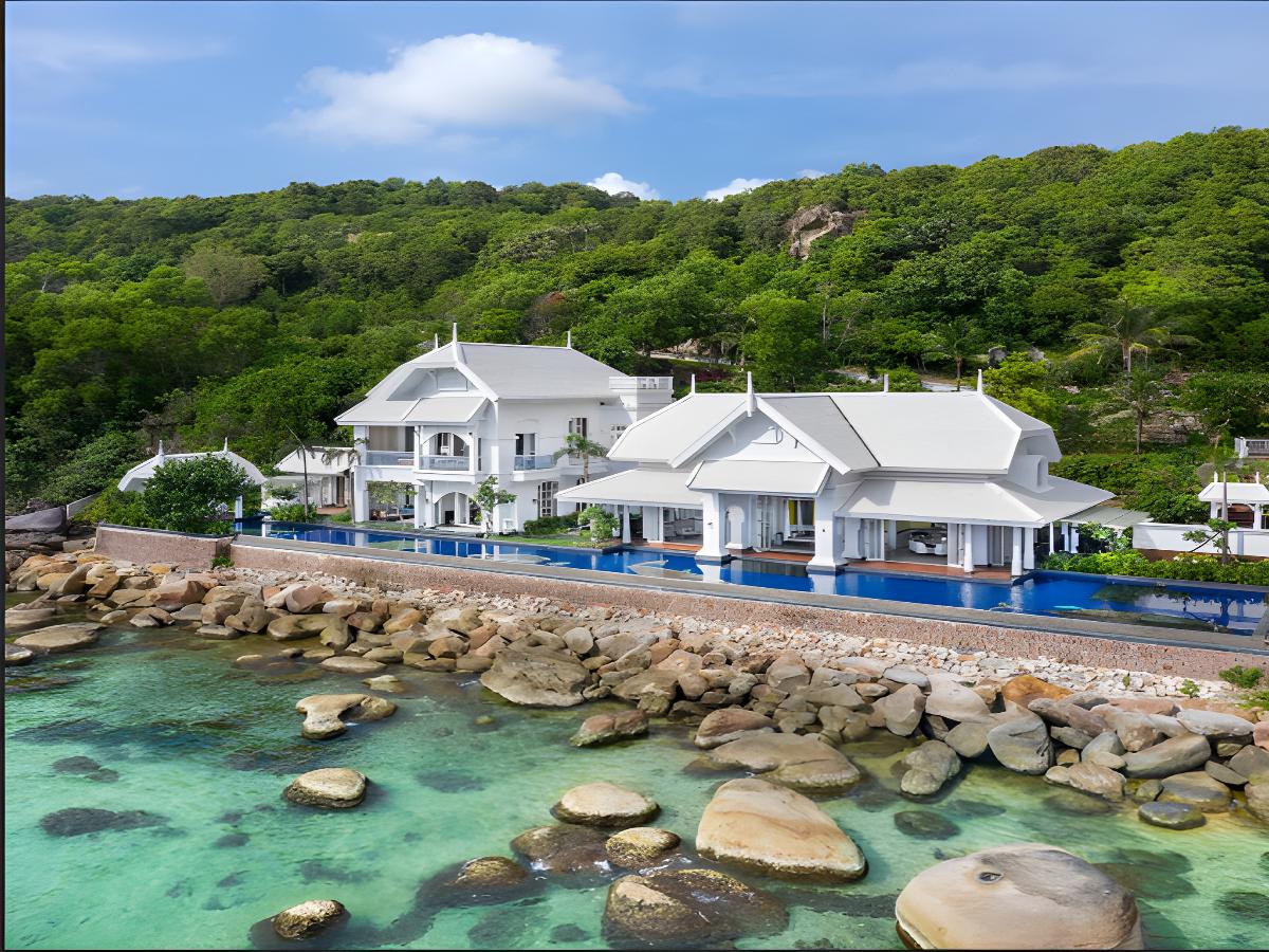Khu lưu trú Nam đảo Phú Quốc gần biển với nhiều resort cao cấp.