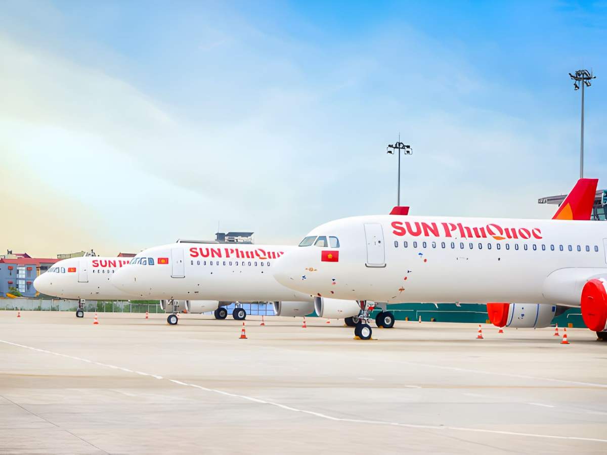 Du khách làm thủ tục nhập cảnh tại sân bay Phú Quốc thuận tiện.