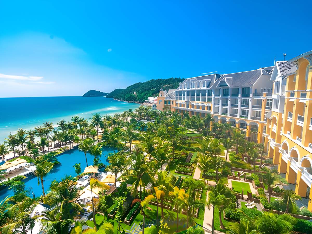 Lưu trú gần thị trấn Hoàng Hôn phù hợp nghỉ dưỡng và giải trí.