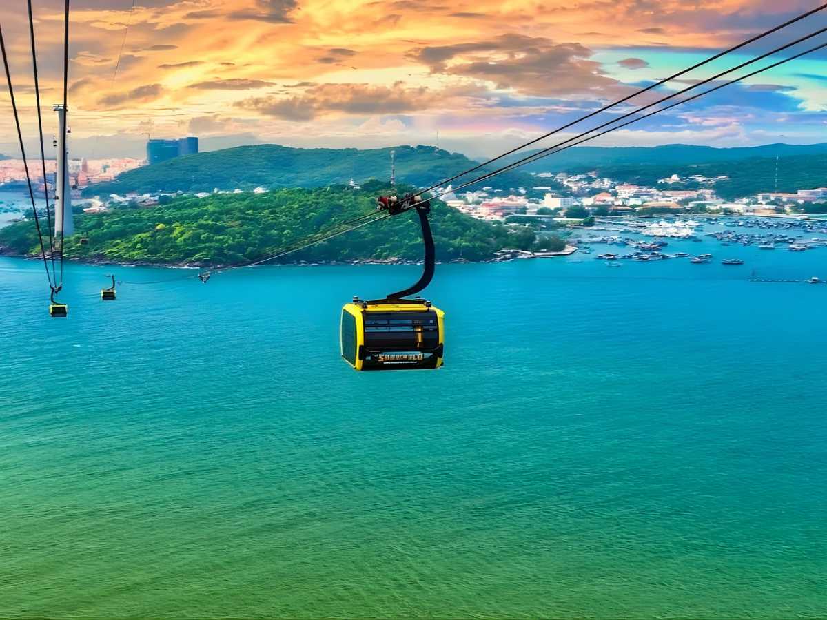 Sun World Hon Thom nổi tiếng có tuyến cáp treo 3 dây dài nhất thế giới.