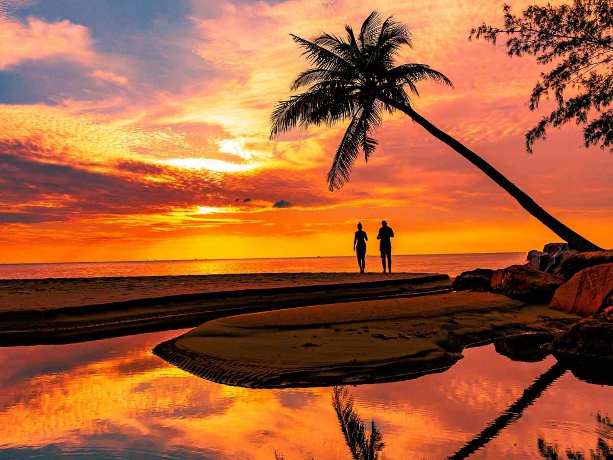Khung cảnh sau khi mặt trời lặn mang đến cảm giác trầm lắng và thơ mộng.
