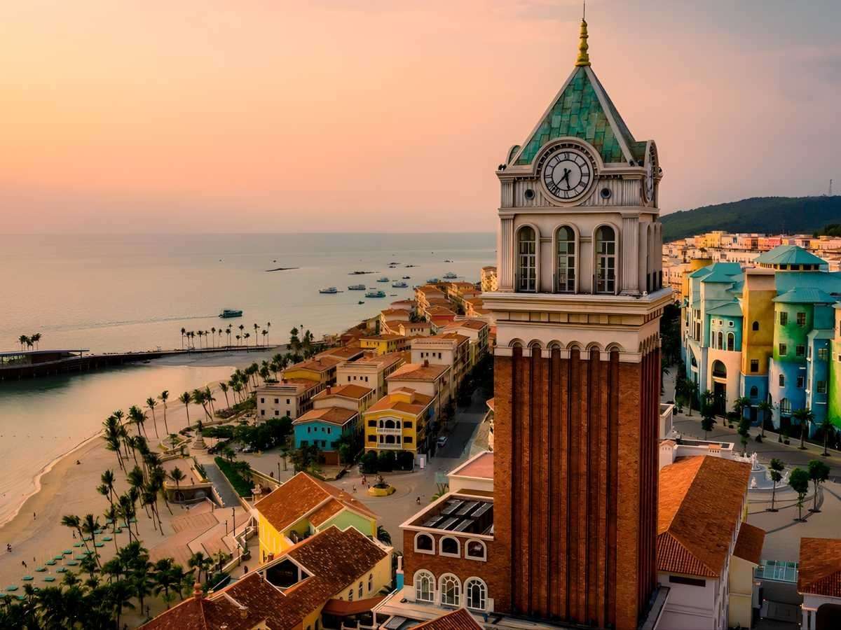 Khám phá nhiều hoạt động nổi bật tại thị trấn Hoàng Hôn.